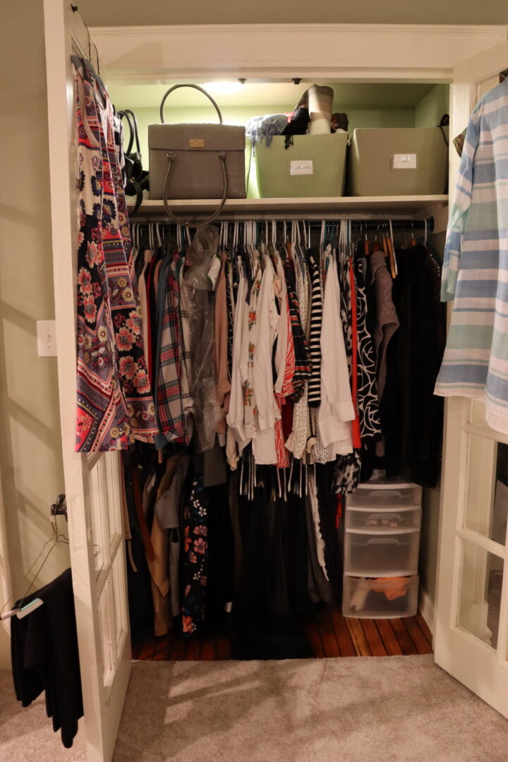 Oraganized hanger closet with a shelf for bags